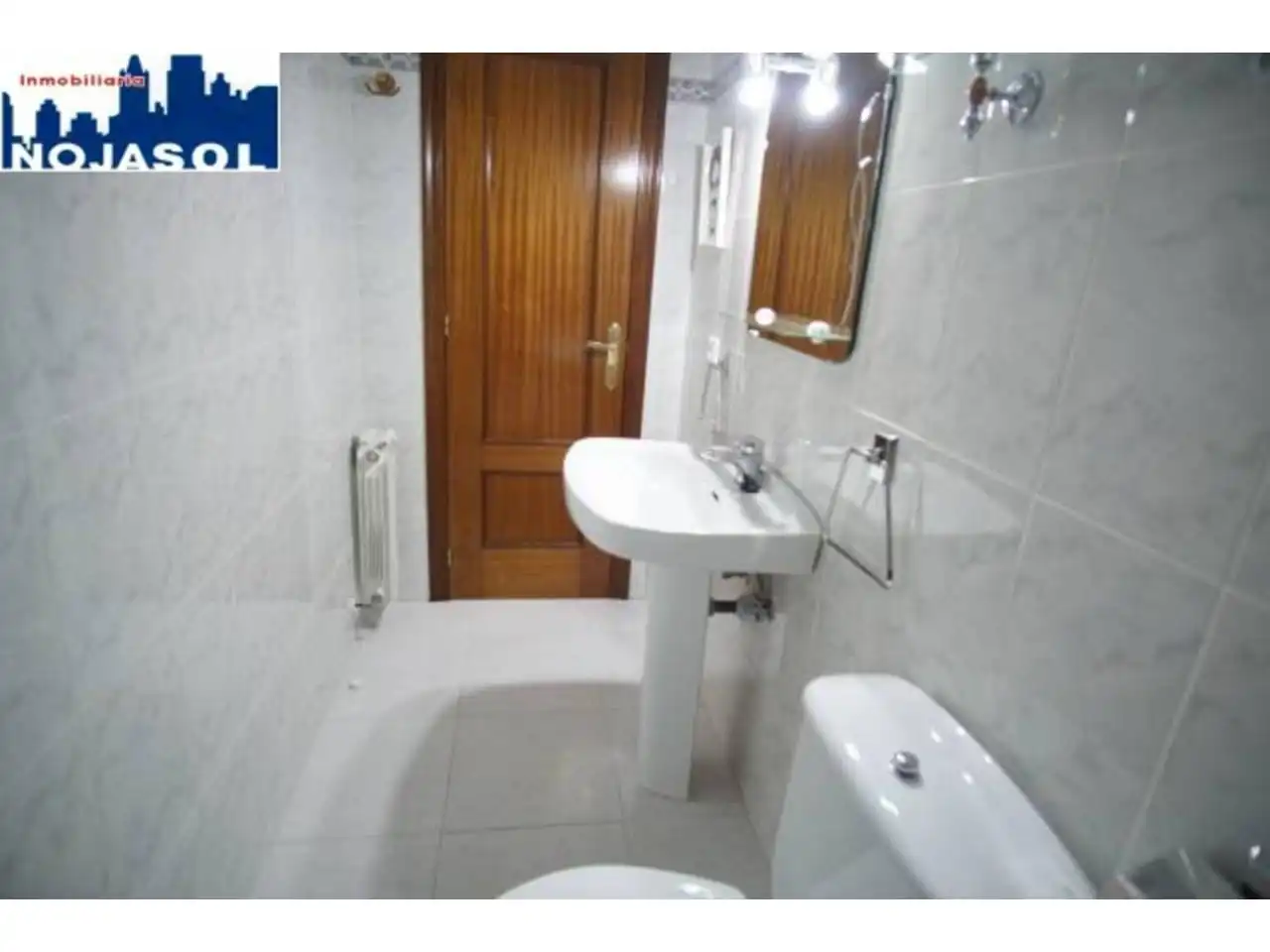 Badezimmer von Dachboden zur Miete in Noja mit Heizung, Terrasse und Möbliert