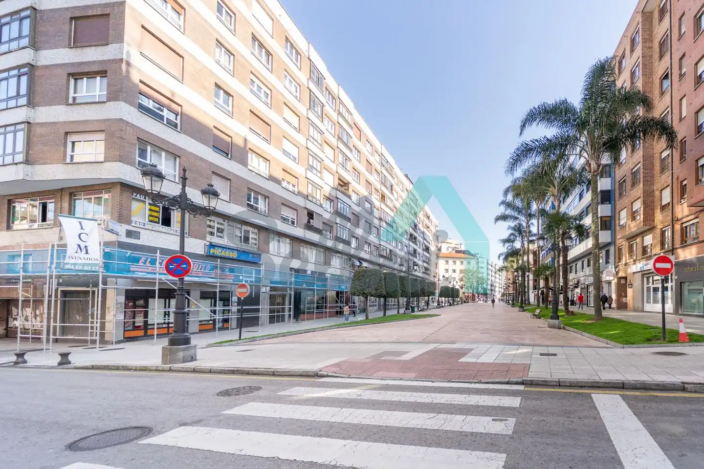Vista exterior de Ático en venta en Oviedo  con Calefacción, Parquet y Terraza