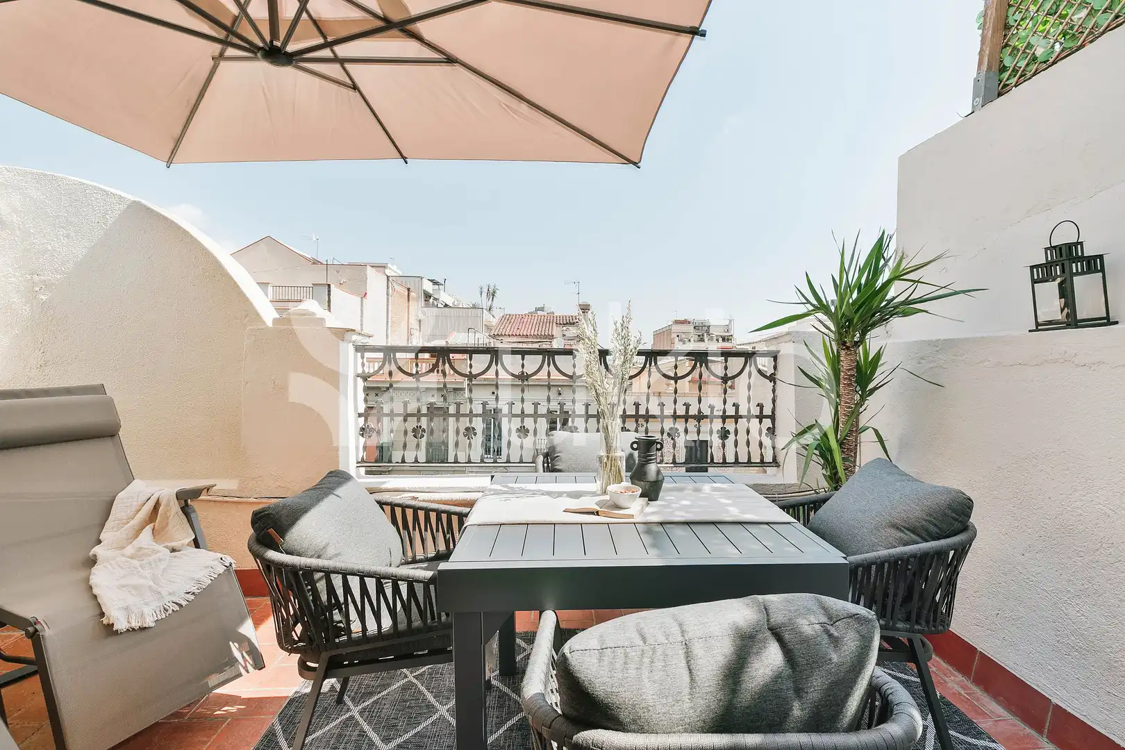 Apartamento con terraza en alquiler en Carrer del Comte Borrell, imagen 3