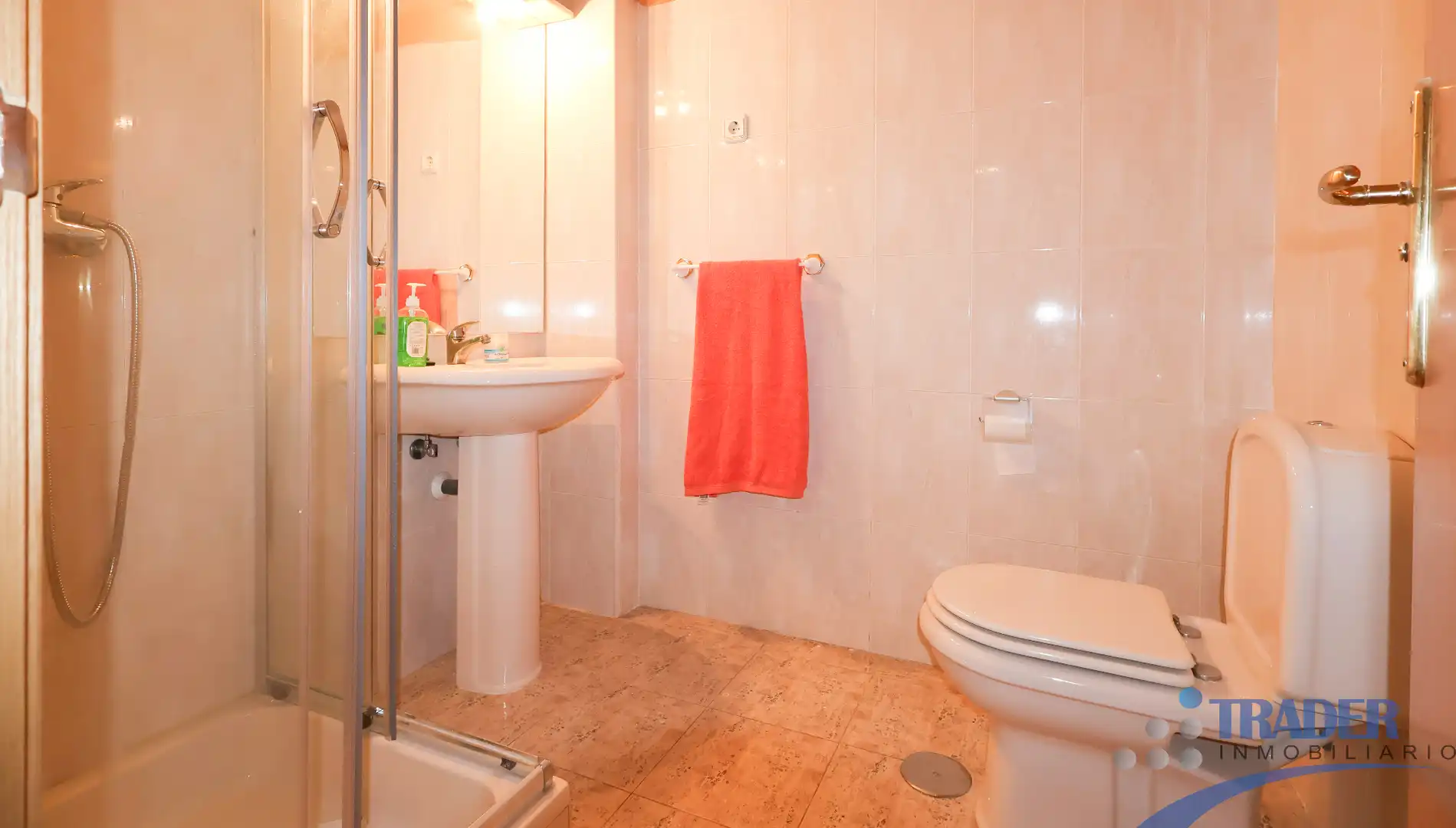 Baño de Piso en venta en Camarena con Jardín privado, Terraza y Trastero