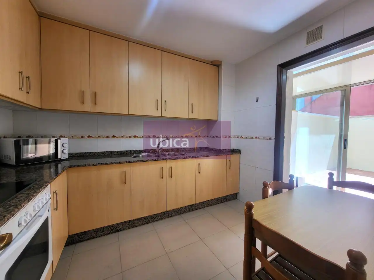 Cuina de Pis en venda en Vigo  amb Calefacció, Parquet i Terrassa