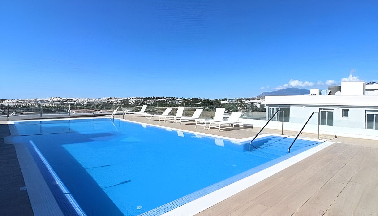 Piscina de Planta baixa en venda en Marbella amb Aire condicionat, Terrassa i Traster