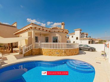 House with pool for sale in Bigastro