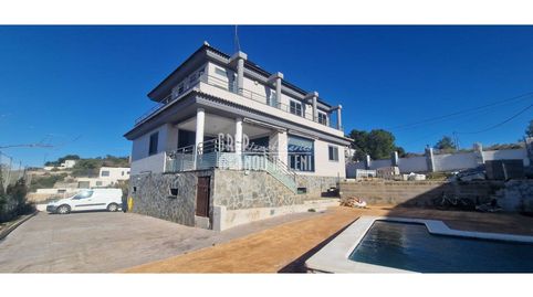 Venta de lujosa villa en Alfarb