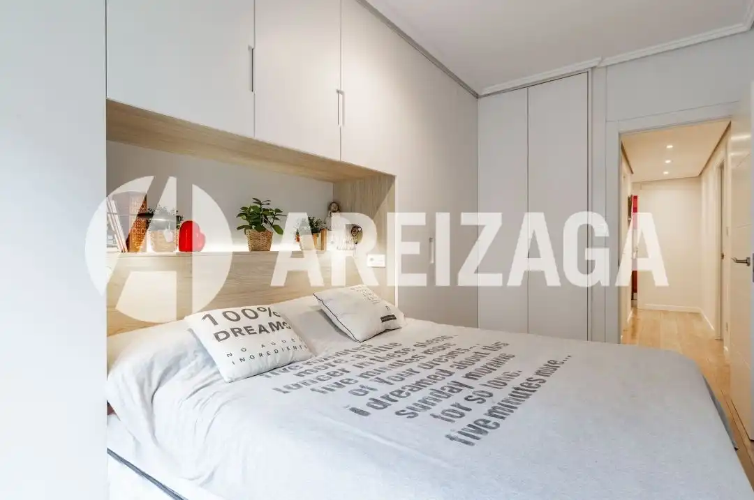 Habitación de Piso en venta en Donostia - San Sebastián  con Calefacción, Terraza y Balcón
