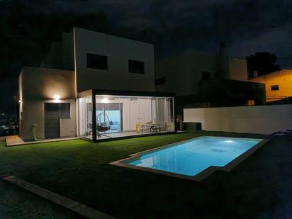 Swimming pool of House or chalet for sale in Terrassa  with Air Conditioner, Terrace and Swimming Pool