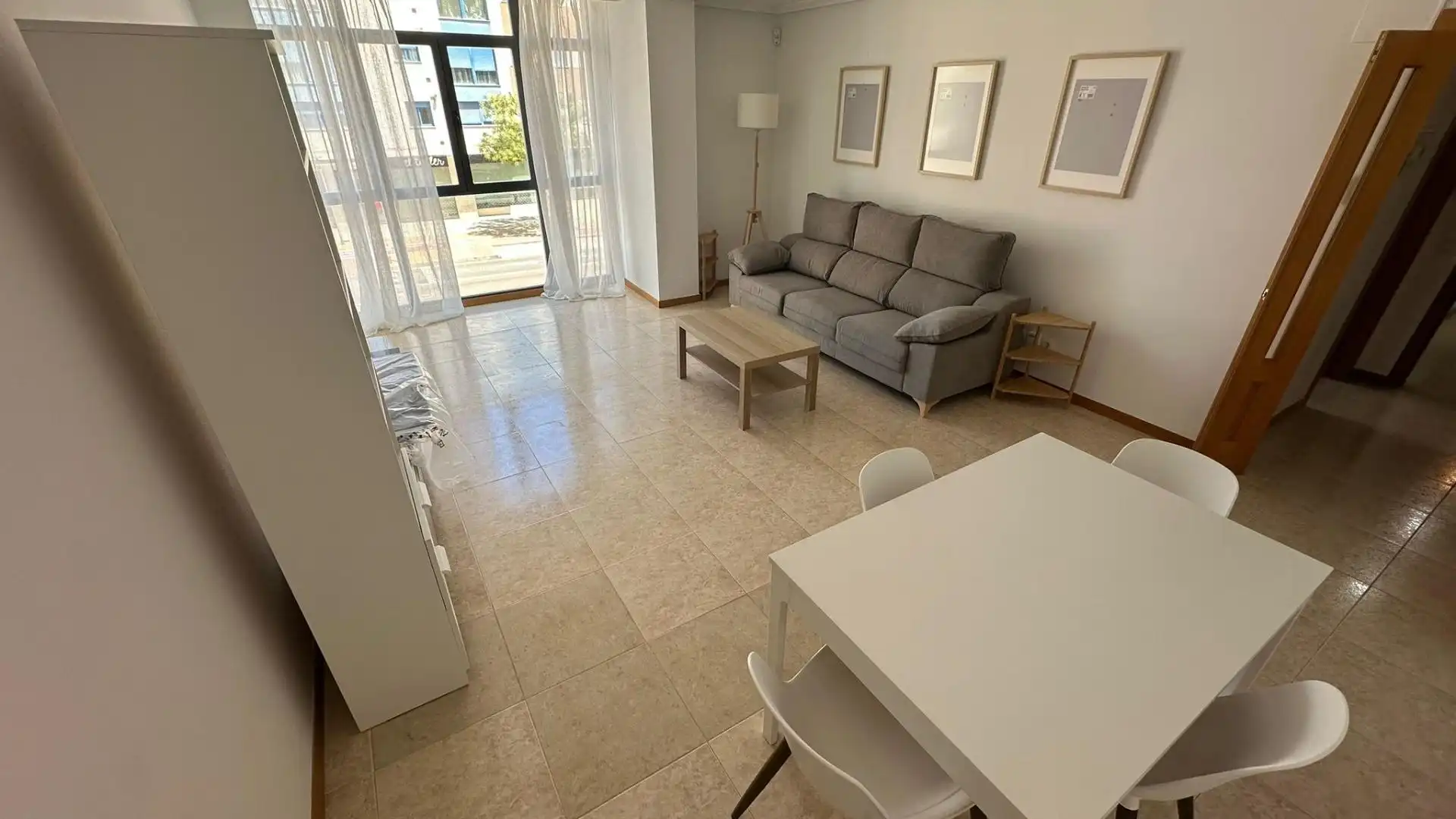 Sala de estar de Apartamento de alquiler en Castellón de la Plana / Castelló de la Plana con Aire acondicionado, Calefacción y Amueblado