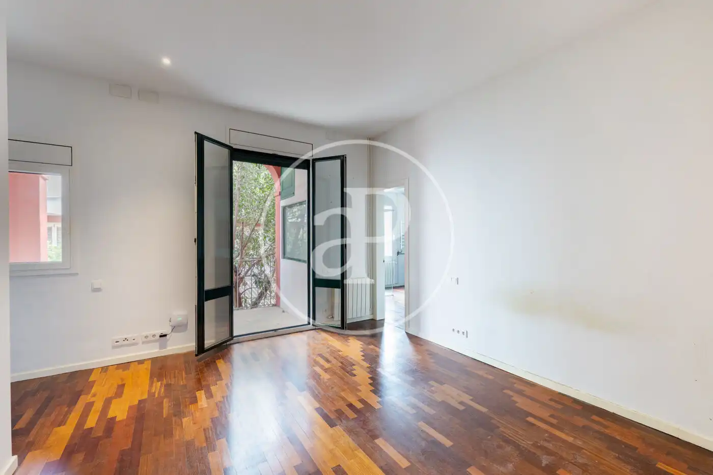 Vista exterior de Casa adosada en venta en Barcelona con Calefacción, Jardín privado y Terraza