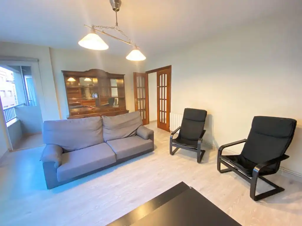 Sala d'estar de Pis en venda en Arteixo amb Calefacció, Traster i Moblat