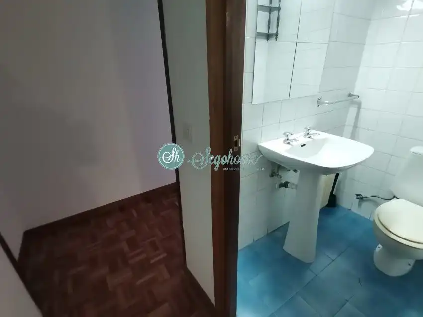 Baño de Piso en venta en Segovia con Calefacción, Parquet y Terraza