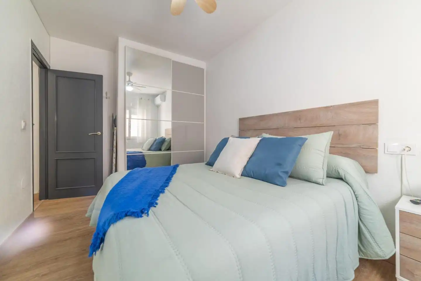 Schlafzimmer von Erdgeschoss zum Verkauf in Los Alcázares mit Klimaanlage, Terrasse und Abstellraum