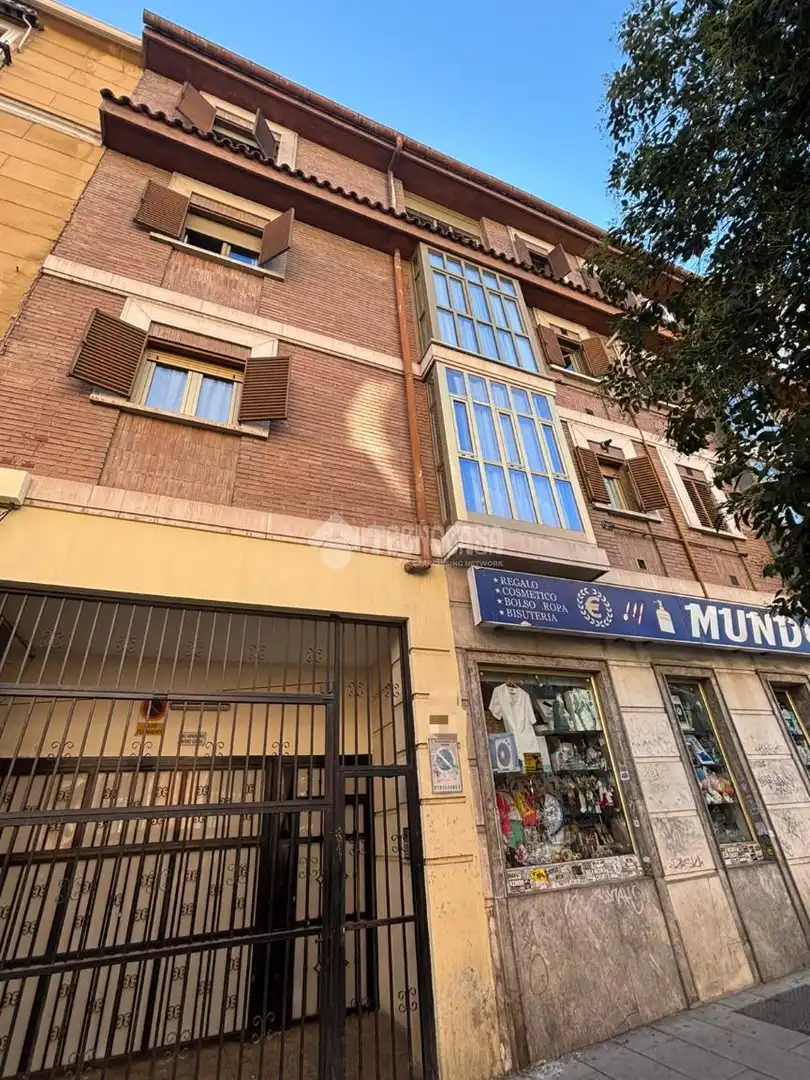 Vista exterior de Piso en venta en Madrid