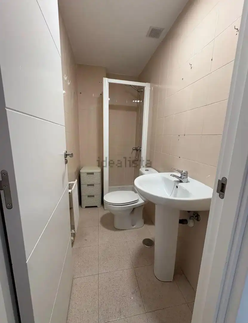 Baño de Piso de alquiler en Madrid con Aire acondicionado y Balcón
