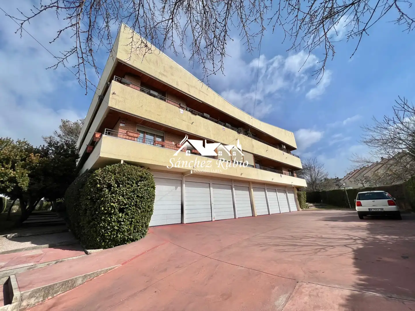 Vista exterior de Piso de alquiler en Torrelodones con Calefacción, Parquet y Terraza