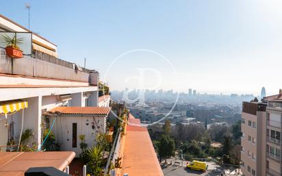 Exterior view of Attic for sale in  Barcelona Capital  with Air Conditioner, Heating and Terrace