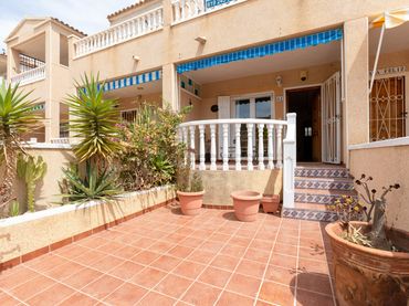 Casa a schiera con piscina in vendita a Urbanizacion P Flamenca Cl 1 2