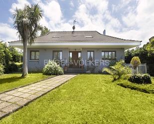 Vista exterior de Casa o xalet en venda en Gijón  amb Aire condicionat, Calefacció i Jardí privat