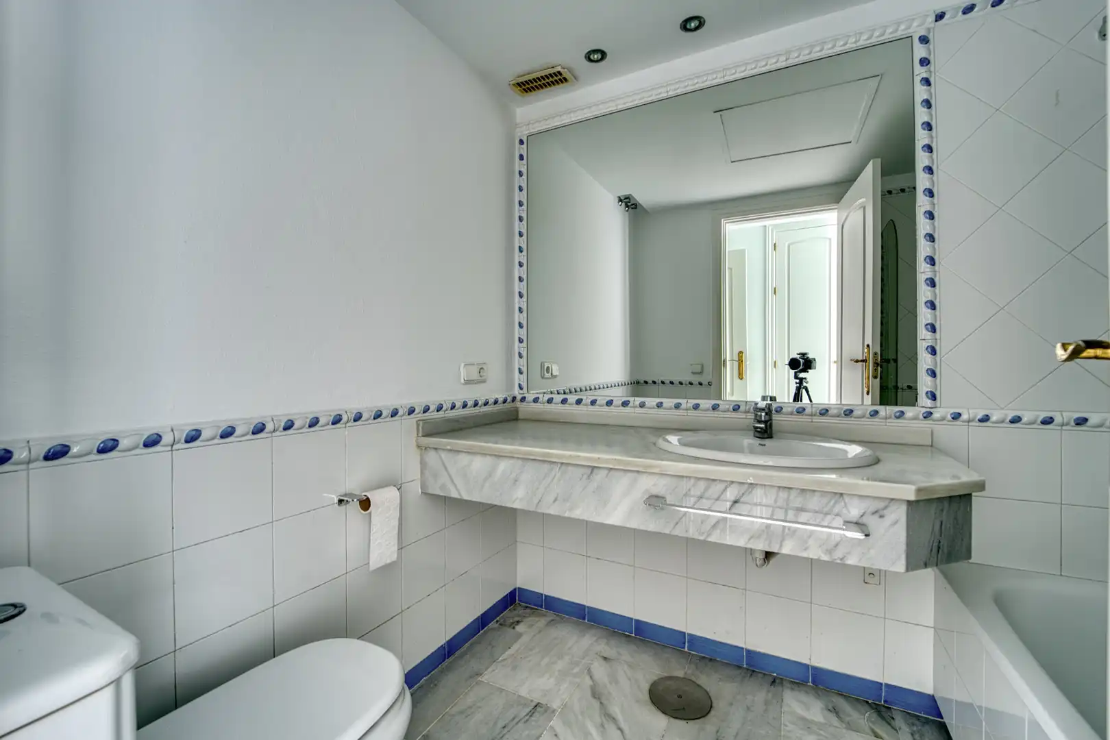 Baño de Ático en venta en Marbella con Aire acondicionado, Calefacción y Terraza