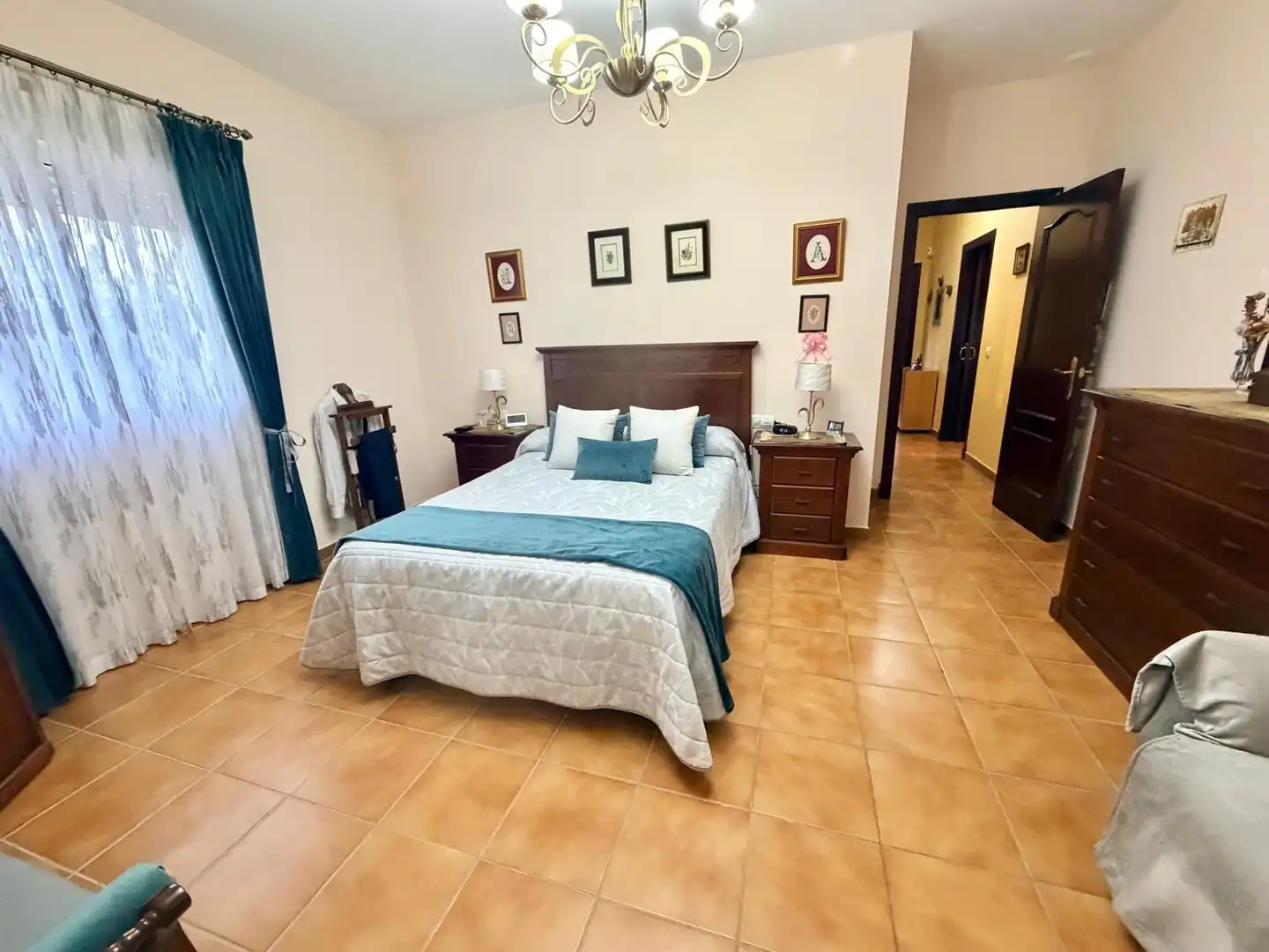 Dormitori de Casa o xalet en venda en Chiclana de la Frontera amb Aire condicionat, Jardí privat i Traster