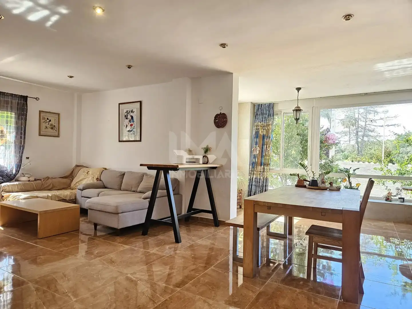 Sala d'estar de Casa o xalet en venda en L'Eliana amb Aire condicionat, Calefacció i Jardí privat