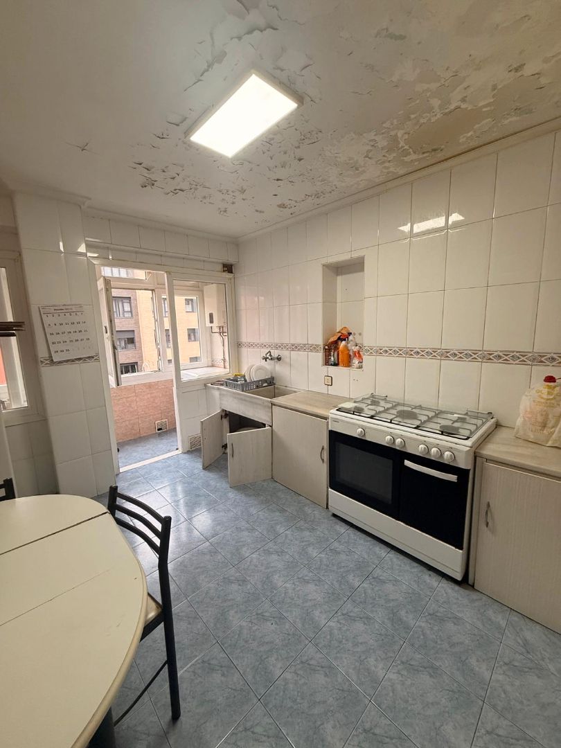 Kitchen of Flat for sale in Oviedo 