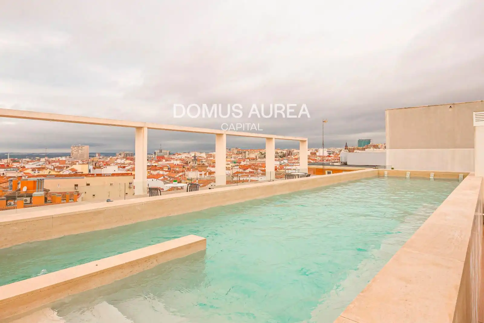 Schwimmbecken von Wohnung zum Verkauf in Madrid mit Klimaanlage, Heizung und Terrasse