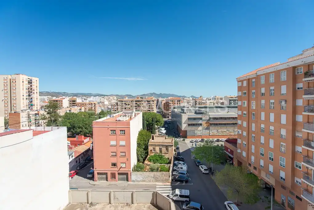 Vista exterior de Àtic en venda en Castellón de la Plana / Castelló de la Plana amb Calefacció, Parquet i Terrassa