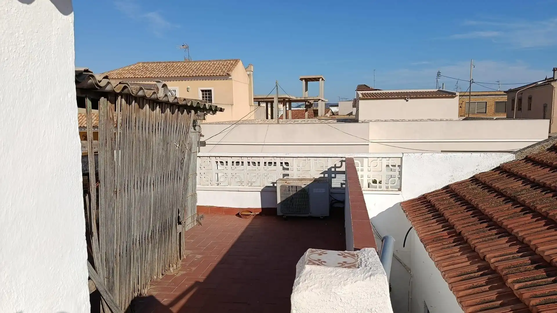 Vista exterior de Casa adosada en venda en Cartagena amb Aire condicionat i Terrassa
