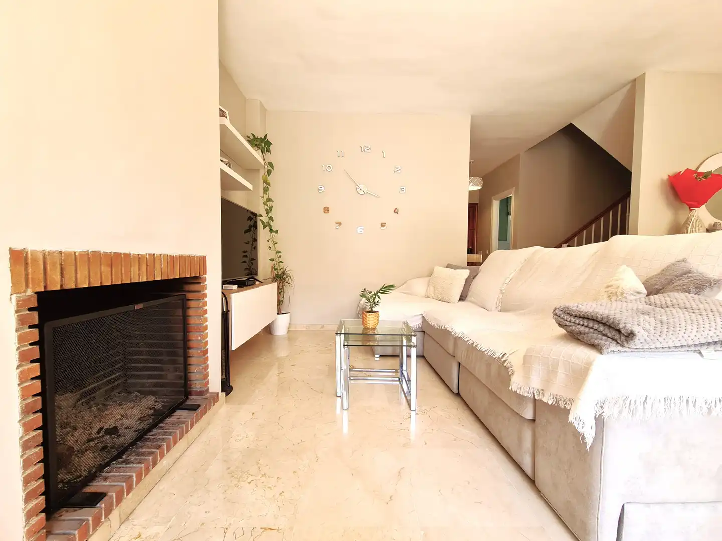 Living room of Detached homes for sale in Estepona  with Air Conditioner, Private garden and Terrace