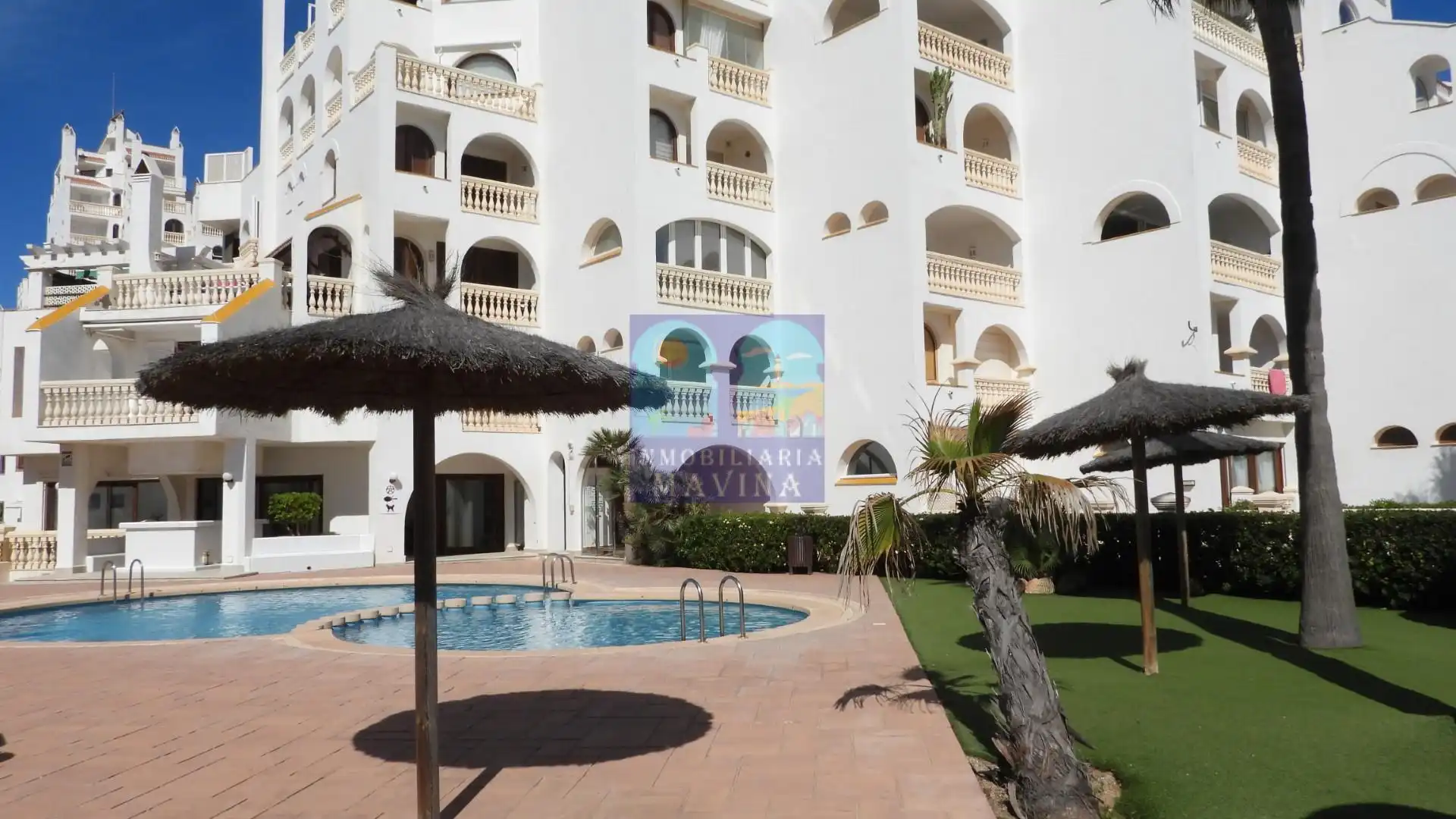 Außenansicht von Einfamilien-Reihenhaus zum Verkauf in La Manga del Mar Menor mit Heizung, Privatgarten und Terrasse