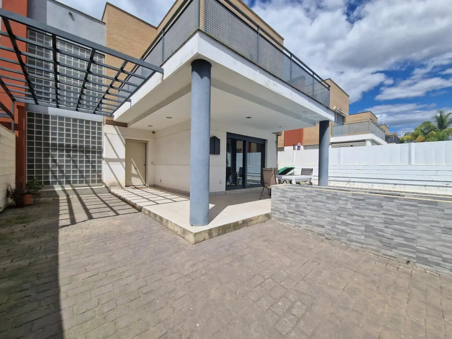 Terrassa de Casa adosada en venda en La Pobla de Vallbona amb Aire condicionat, Calefacció i Jardí privat