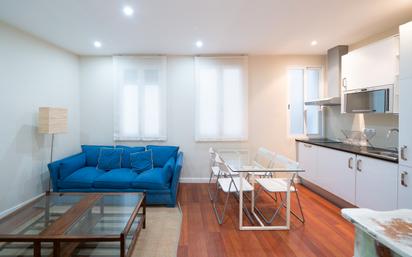 Sala d'estar de Apartament en venda en  Madrid Capital