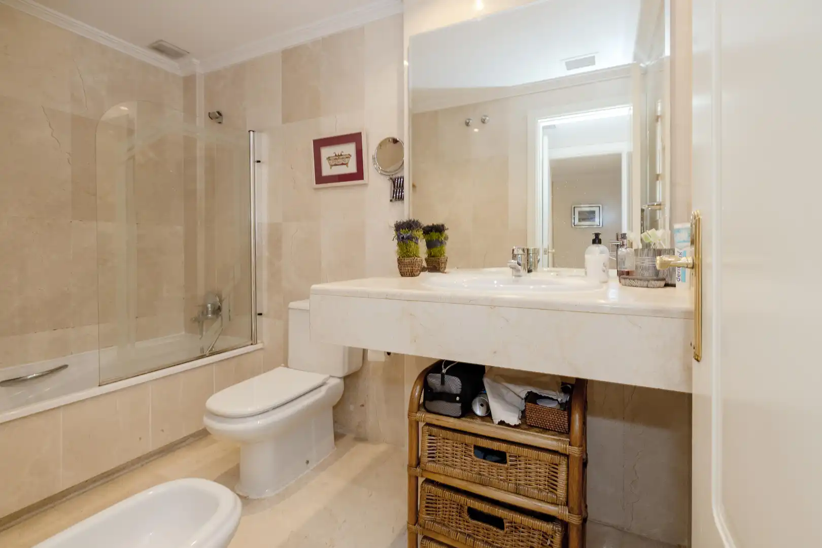 Badezimmer von Erdgeschoss zum Verkauf in Marbella mit Klimaanlage, Heizung und Terrasse