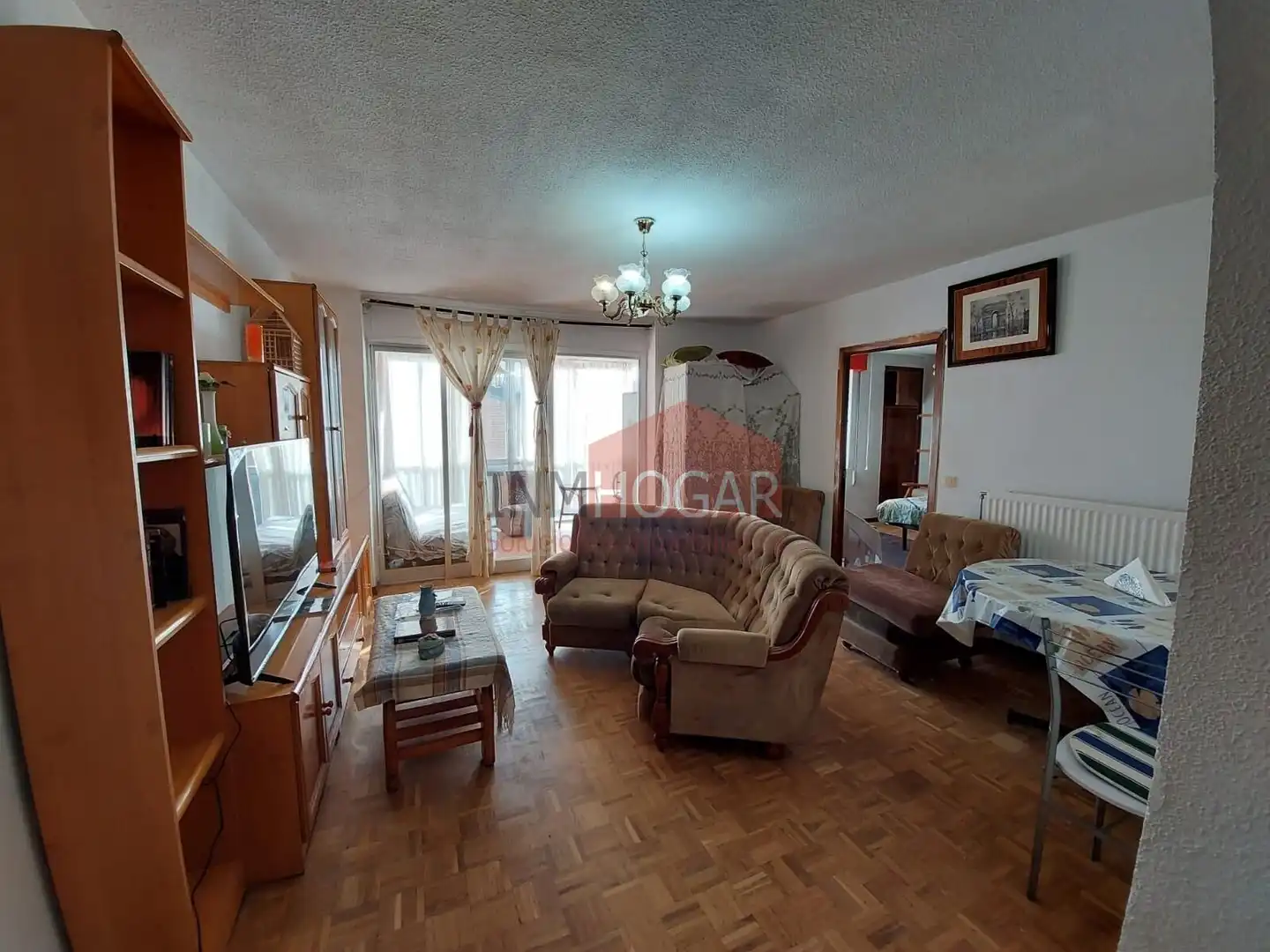 Sala d'estar de Pis de lloguer en Ávila amb Parquet, Terrassa i Moblat