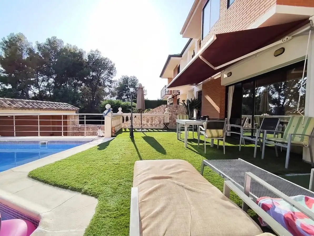 Terrassa de Casa adosada en venda en Torrent amb Aire condicionat, Jardí privat i Terrassa