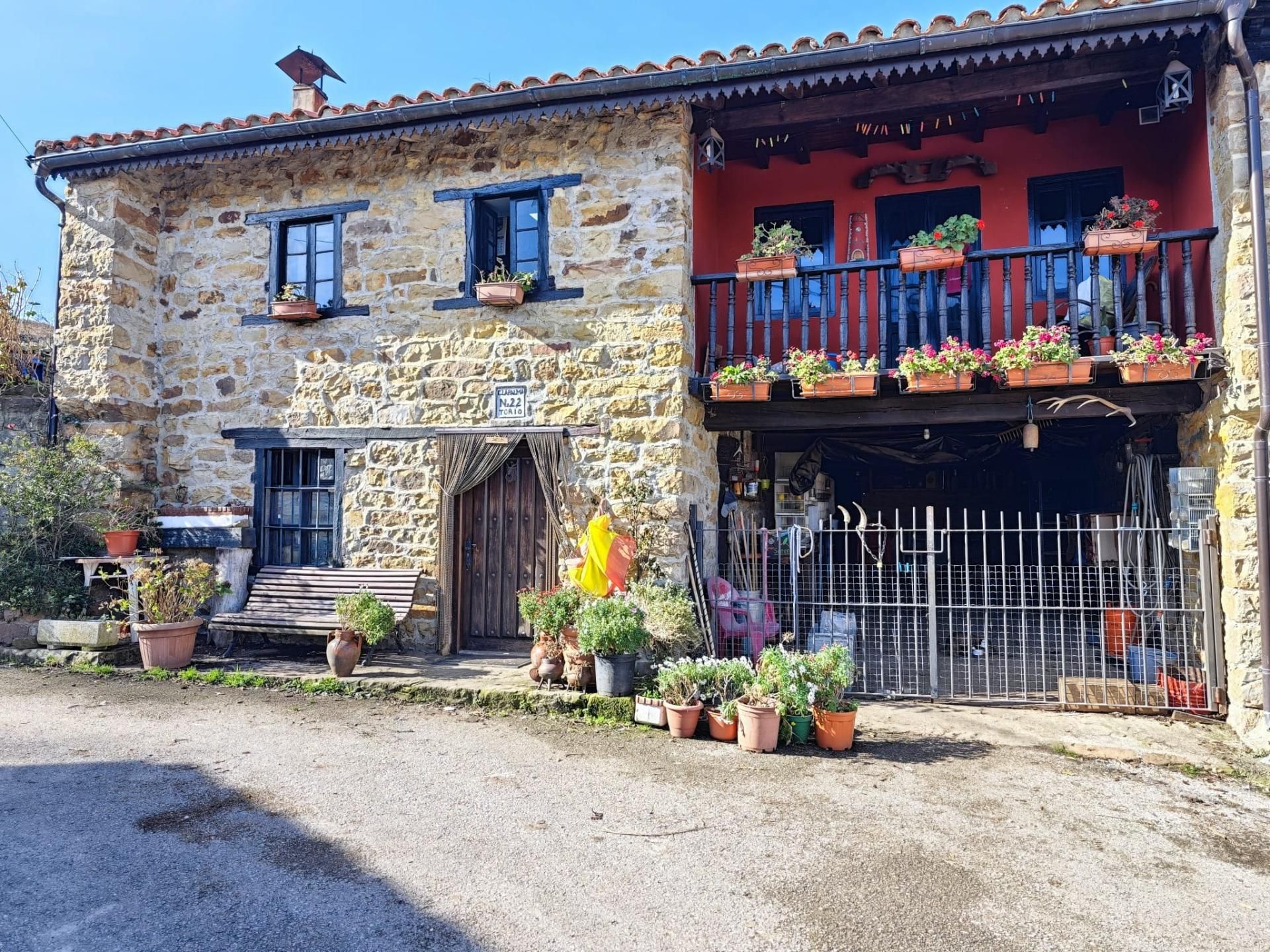 Vista exterior de Casa o xalet en venda en Los Tojos  amb Calefacció, Jardí privat i Balcó