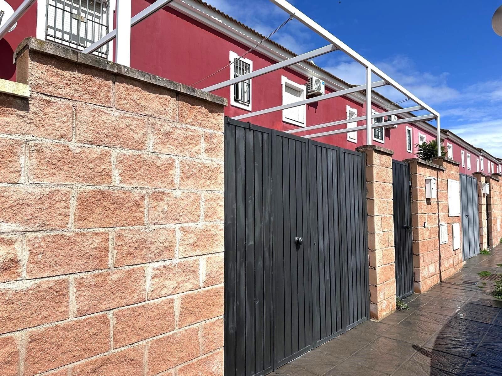 Exterior view of Single-family semi-detached for sale in El Garrobo  with Air Conditioner, Private garden and Terrace