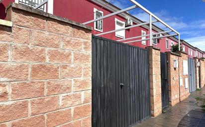 Exterior view of Single-family semi-detached for sale in El Garrobo  with Air Conditioner, Private garden and Terrace