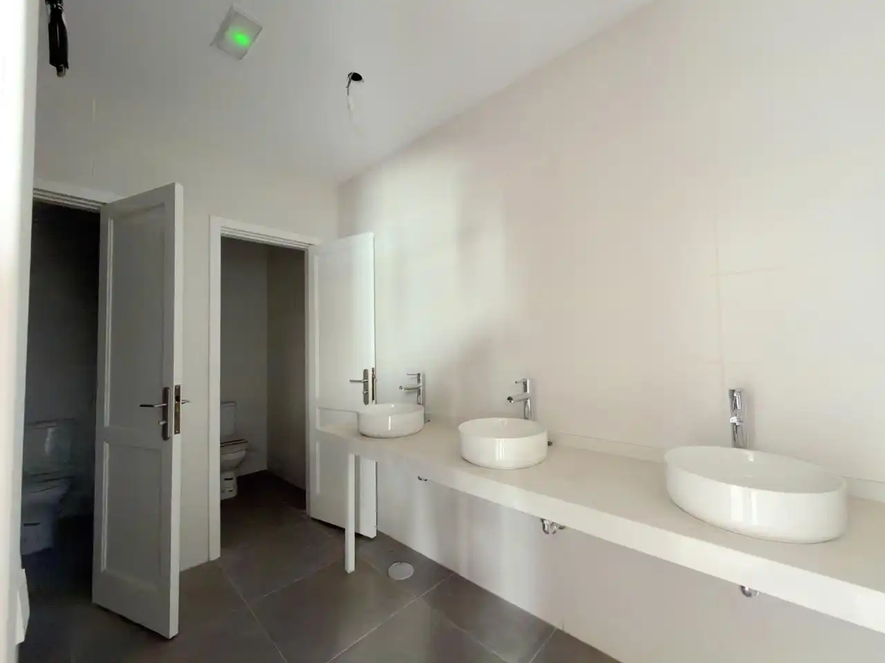 Badezimmer von Geschaftsraum zur Miete in San Antonio - Las Arenas