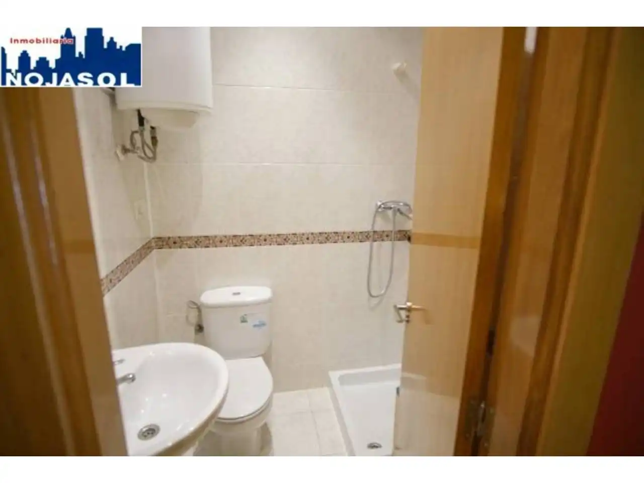 Badezimmer von Büro zum Verkauf in Bareyo