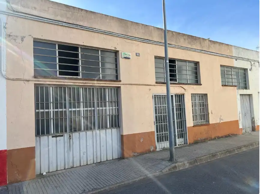Nave industrielle à vendre à Carrer Josep Grabulosa