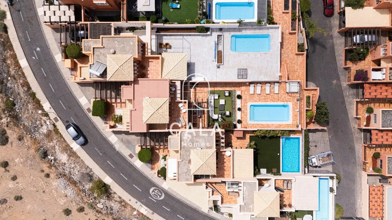 Vista exterior de Casa o xalet en venda en Adeje amb Aire condicionat, Calefacció i Piscina
