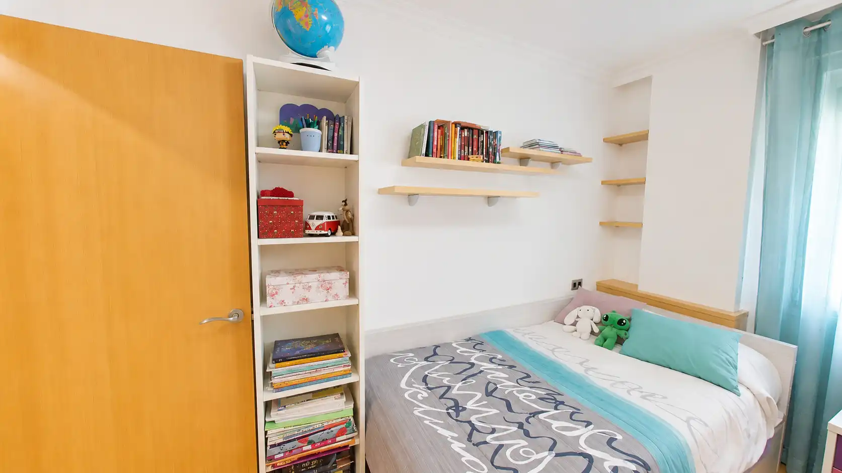 Schlafzimmer von Dachboden zum Verkauf in Vélez-Málaga mit Klimaanlage, Terrasse und Möbliert