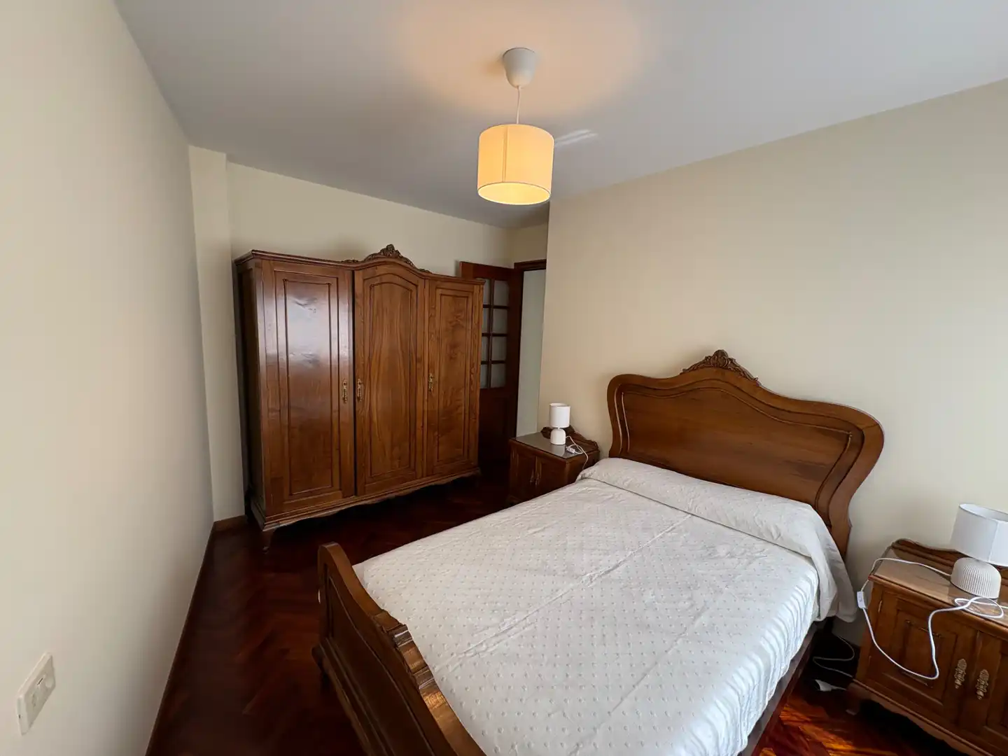 Schlafzimmer von Wohnung zur Miete in A Coruña Capital  mit Möbliert, Ofen und Waschmaschine