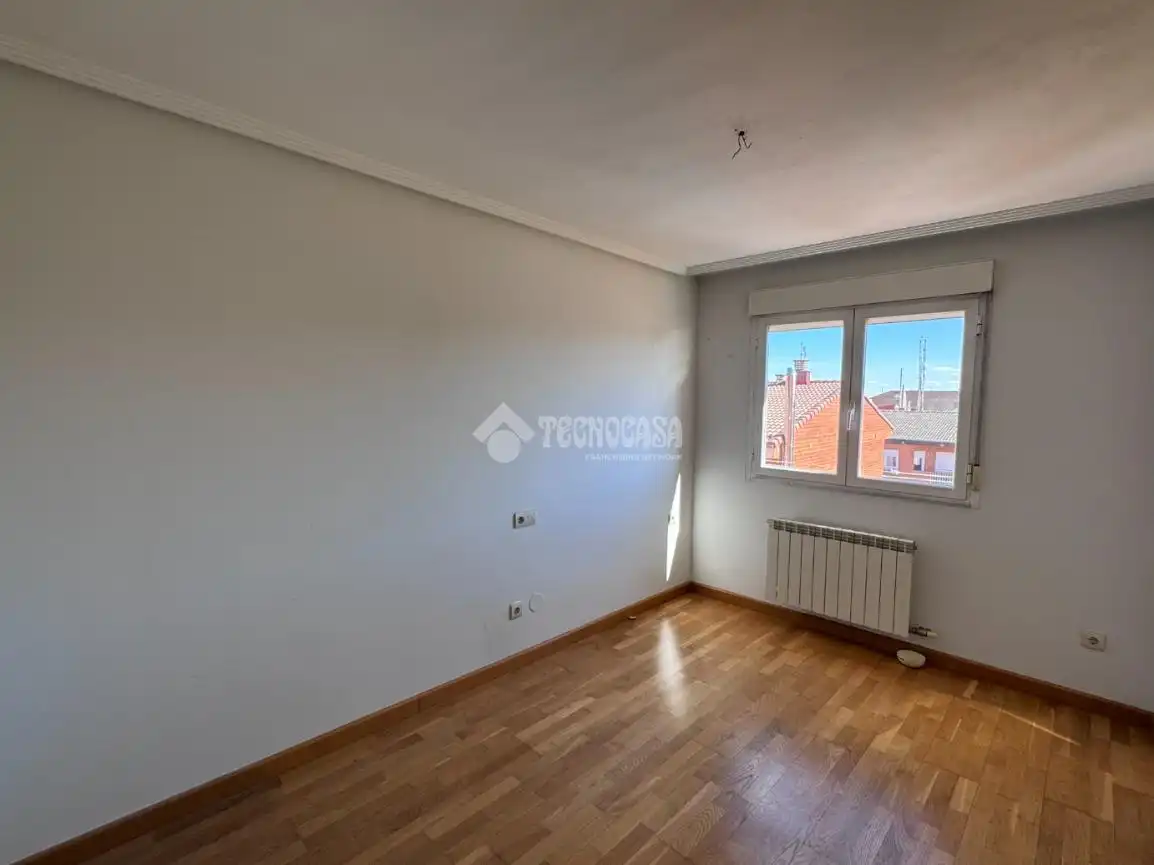 Habitación de Piso en venta en León Capital  con Calefacción, Parquet y Terraza