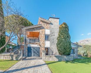 Vista exterior de Casa o xalet en venda en Manzanares El Real amb Aire condicionat, Jardí privat i Parquet