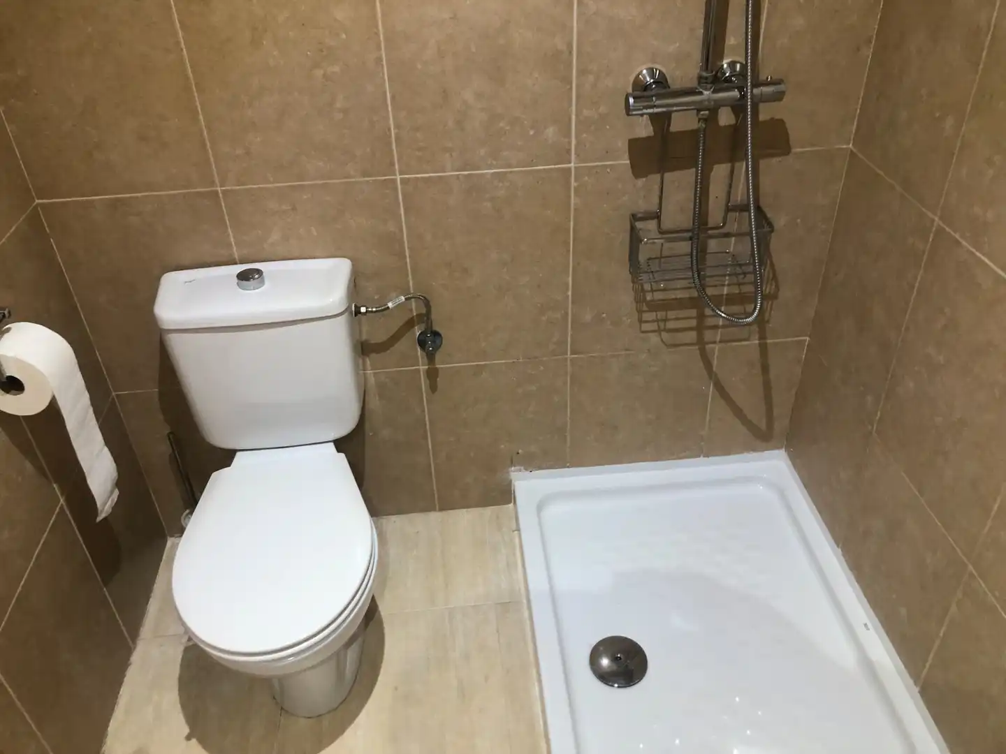 Badezimmer von Einfamilien-Reihenhaus zum Verkauf in Banyeres del Penedès mit Klimaanlage, Heizung und Privatgarten