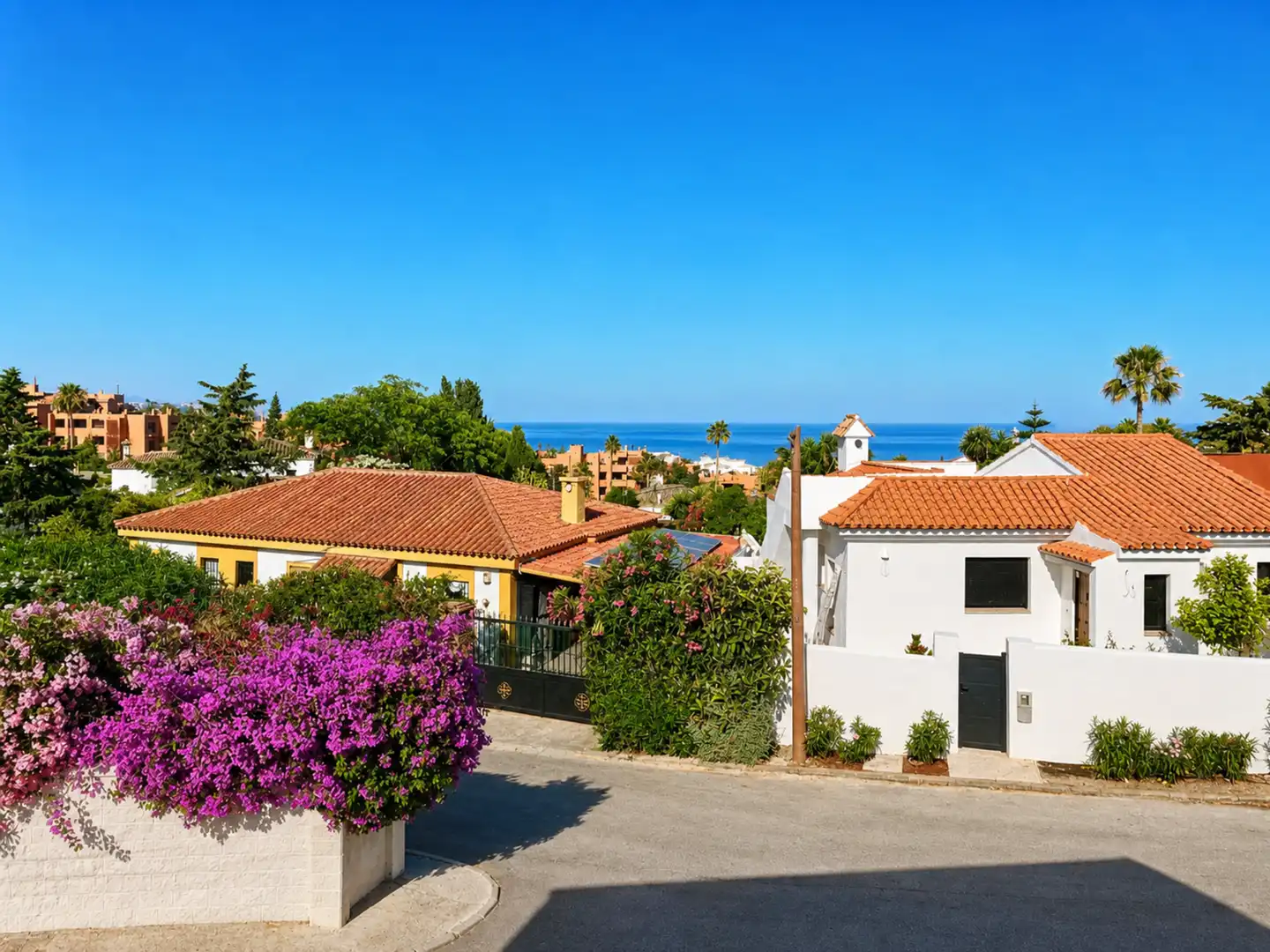 Vista exterior de Casa o xalet en venda en Estepona amb Aire condicionat, Jardí privat i Terrassa