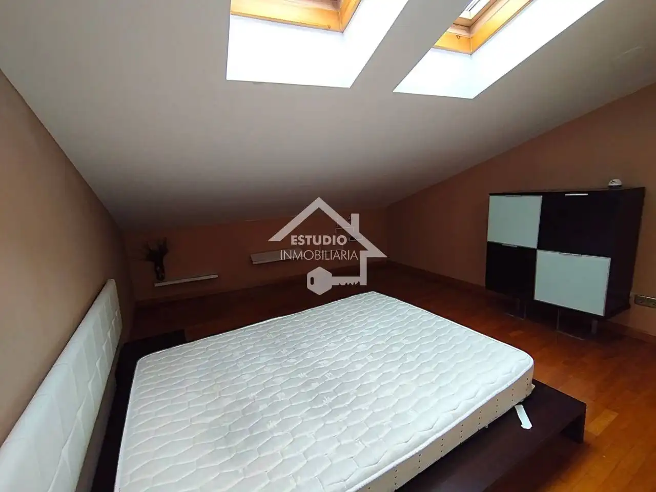 Habitación de Dúplex en venta en Viana con Calefacción y Balcón