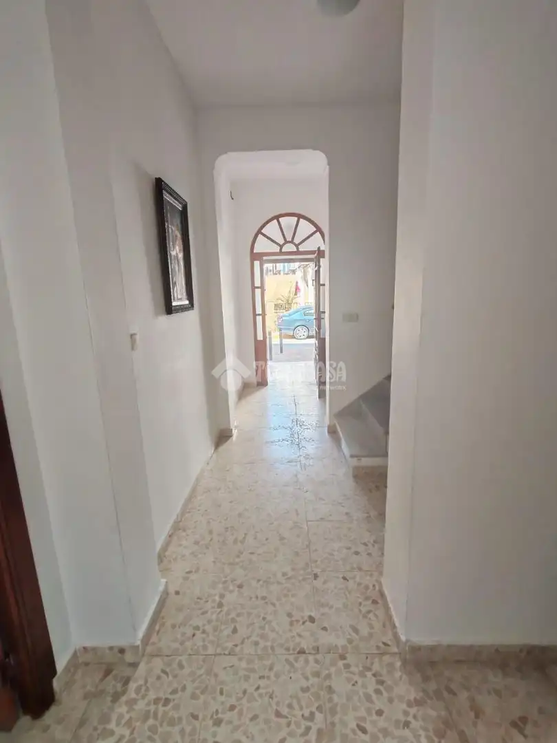 Casa adosada en venda en Marchena amb Aire condicionat